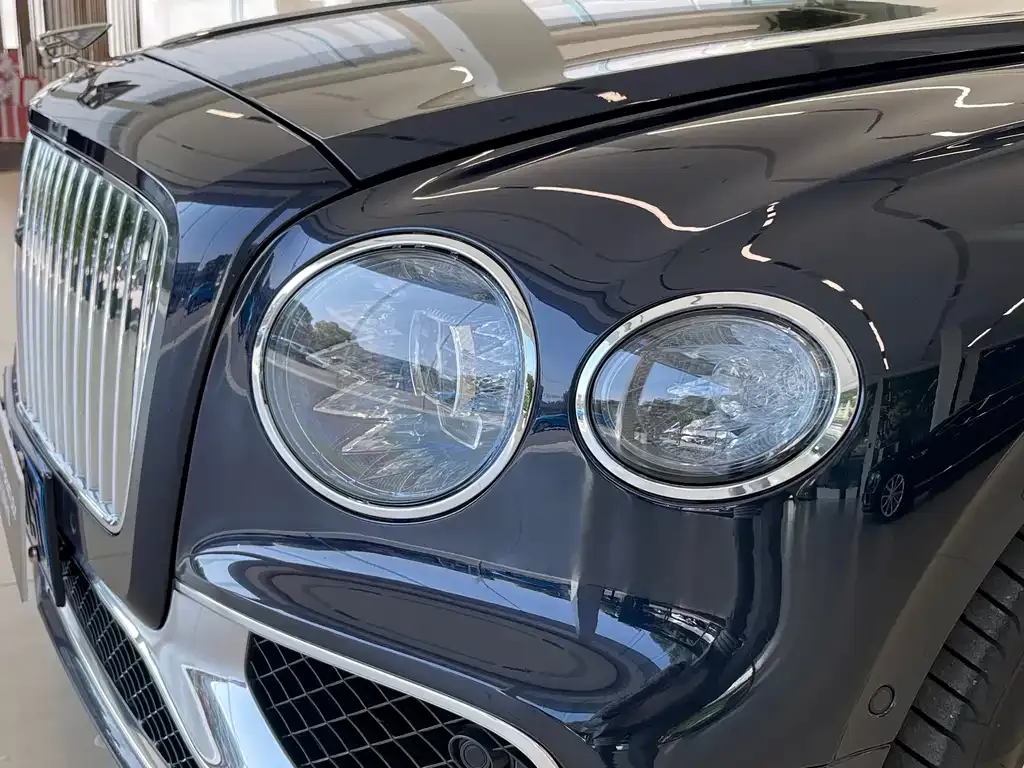 Bentley Flying Spur — фото 4