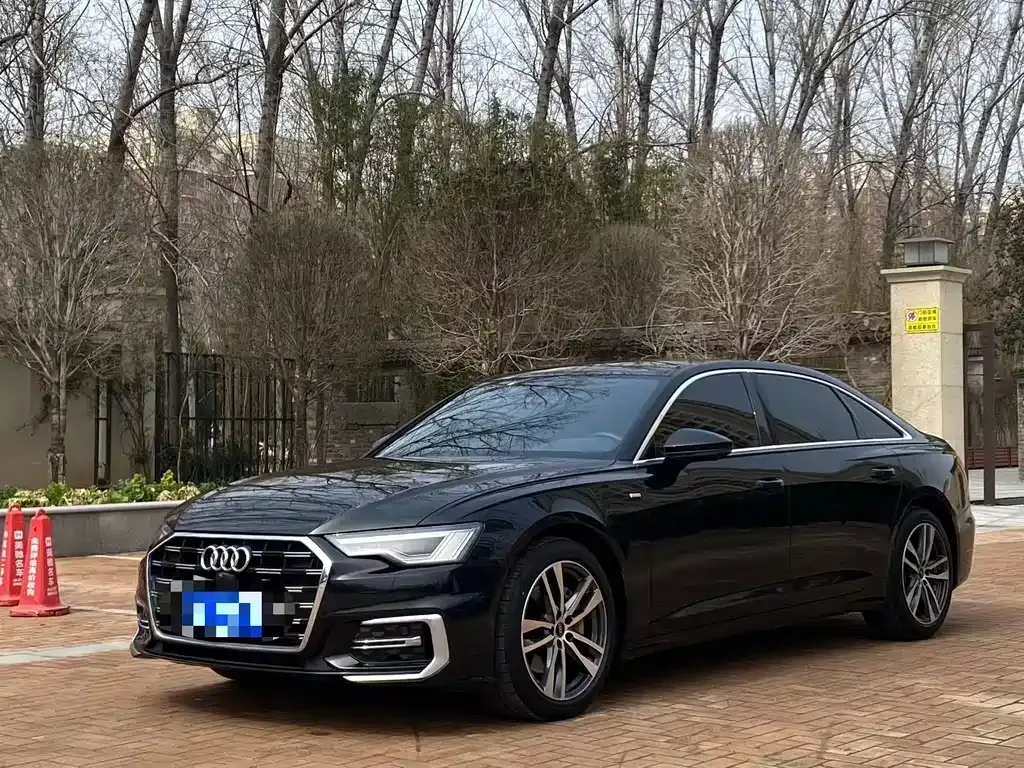 Audi A6L — фото 1