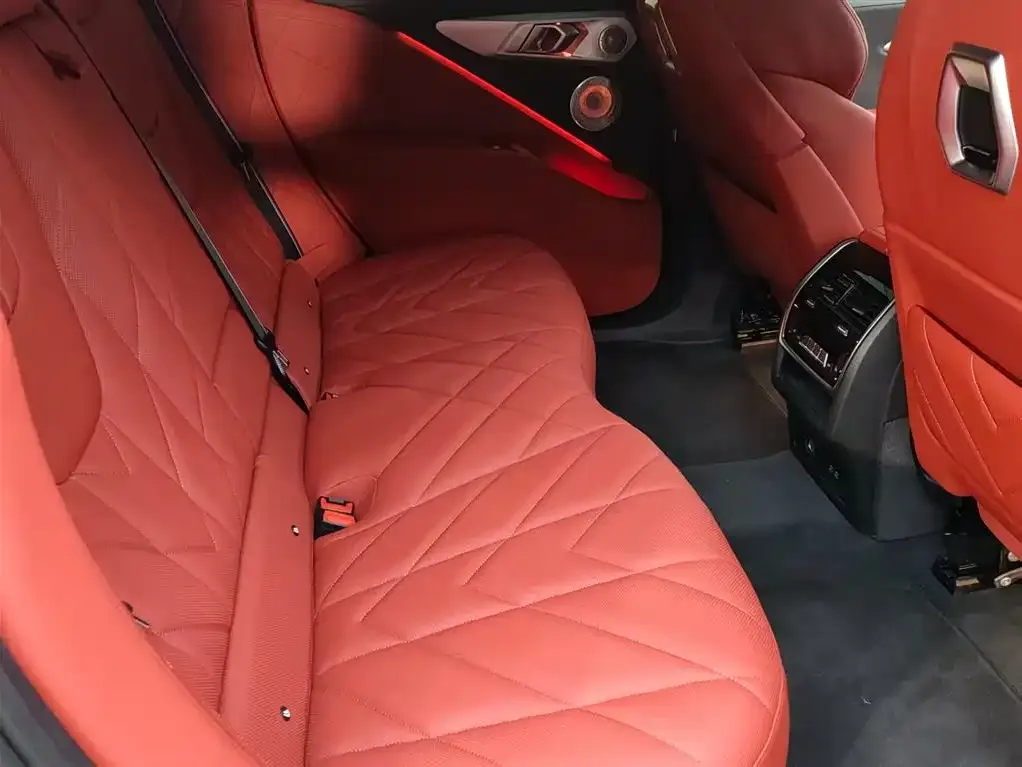 BMW XM — фото 8