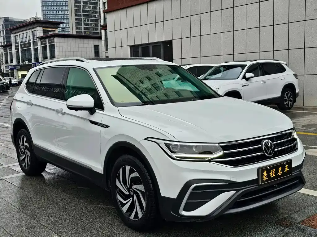 Volkswagen Tiguan L — фото 9