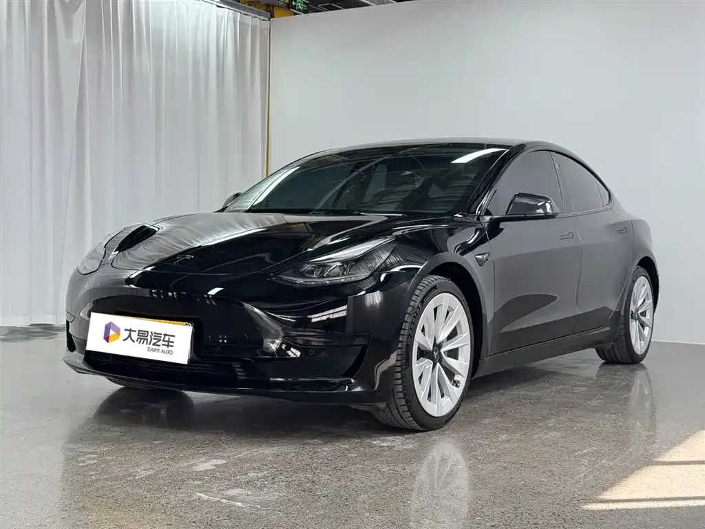Tesla Model 3 — фото 1