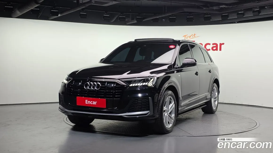 Audi Q7 — фото 1