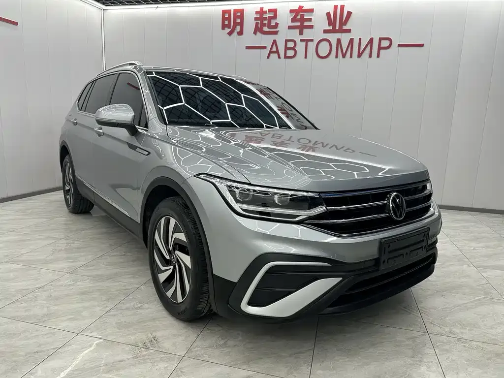 Volkswagen Tiguan L — фото 2