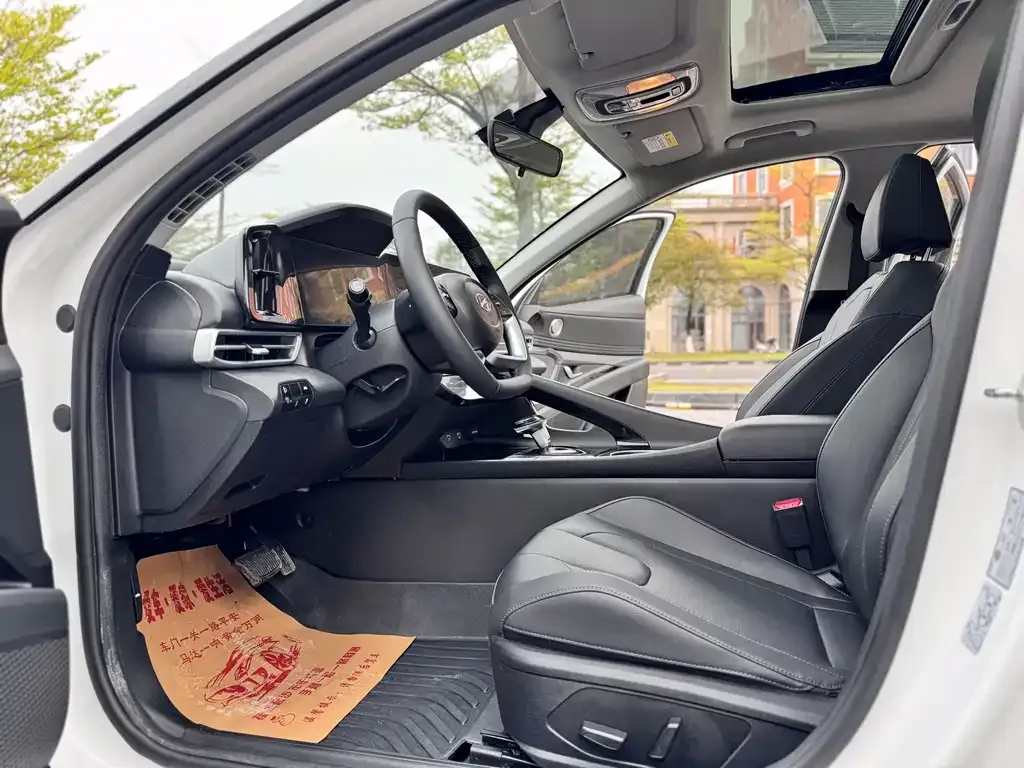 Hyundai Elantra — фото 3
