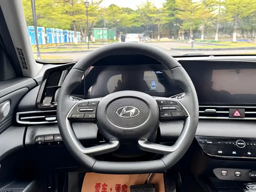 Hyundai Elantra — фото 8