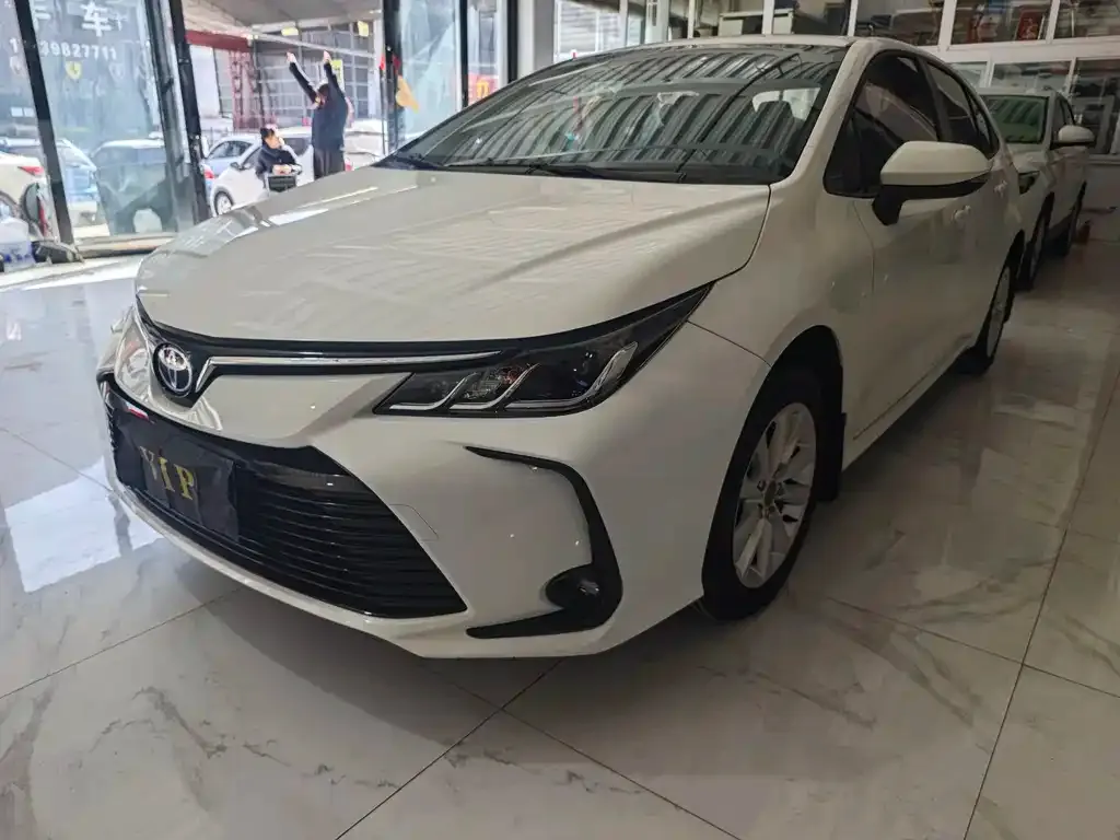 Toyota Corolla — фото 1