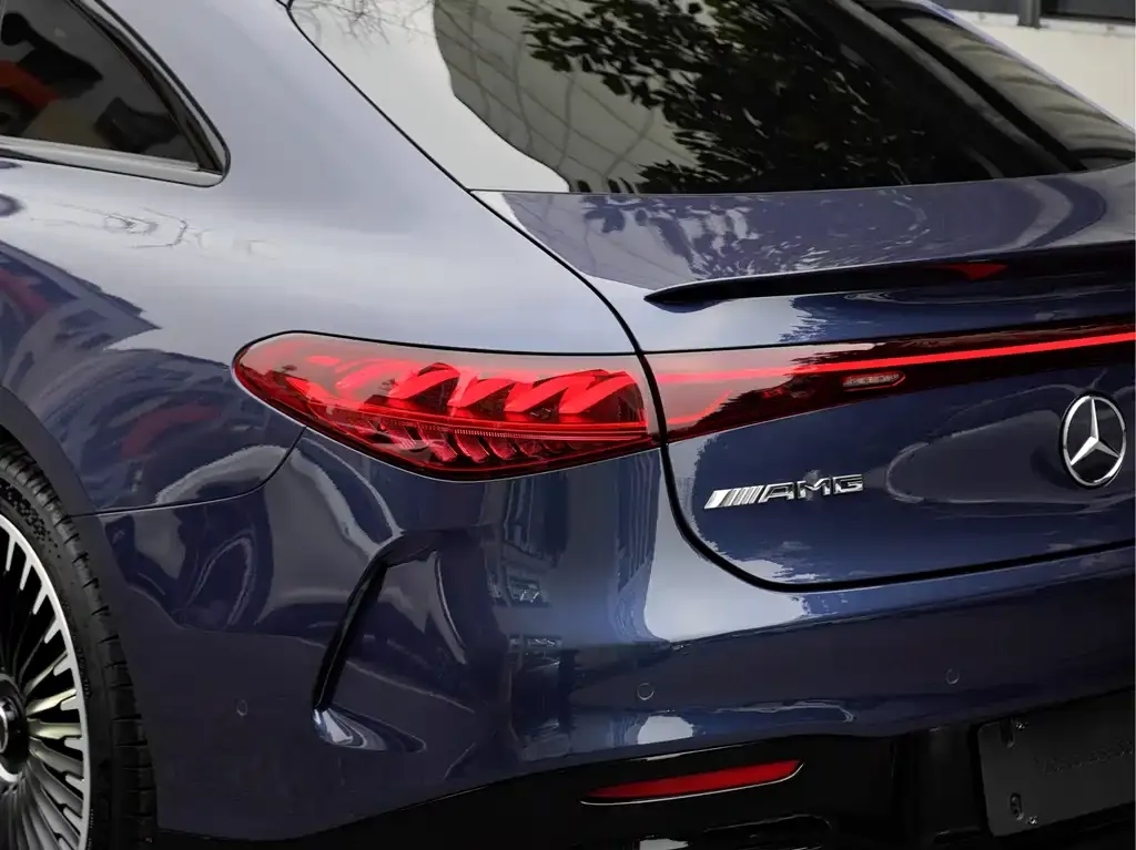 Mercedes-Benz EQS AMG — фото 2