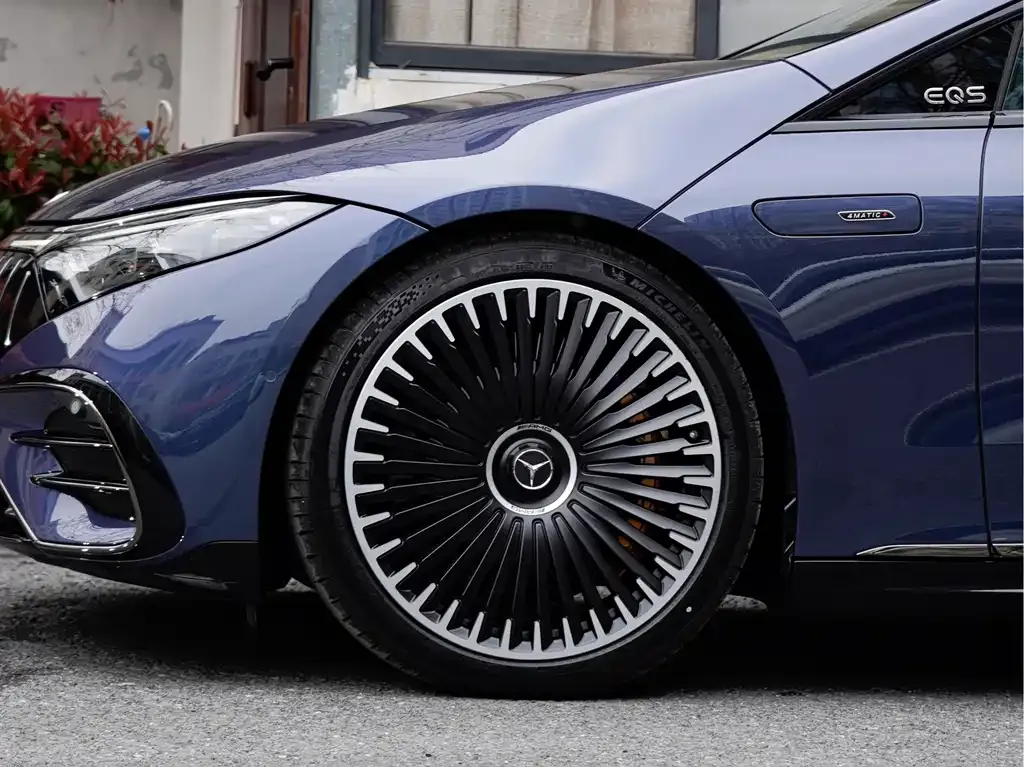 Mercedes-Benz EQS AMG — фото 10