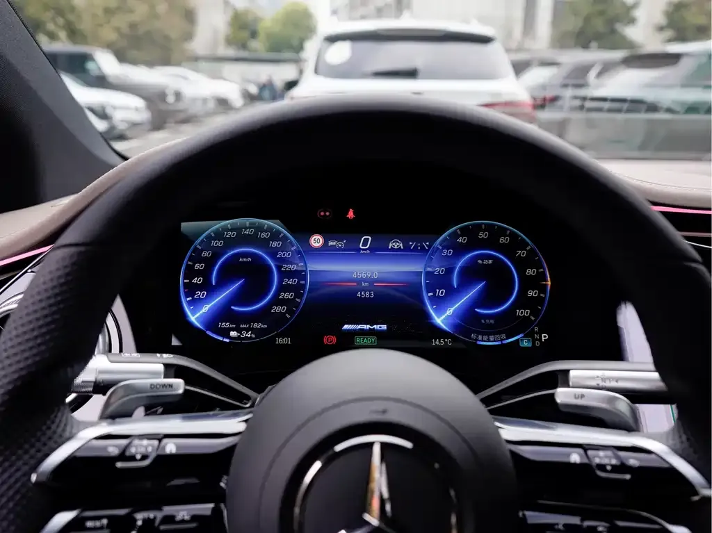 Mercedes-Benz EQS AMG — фото 6