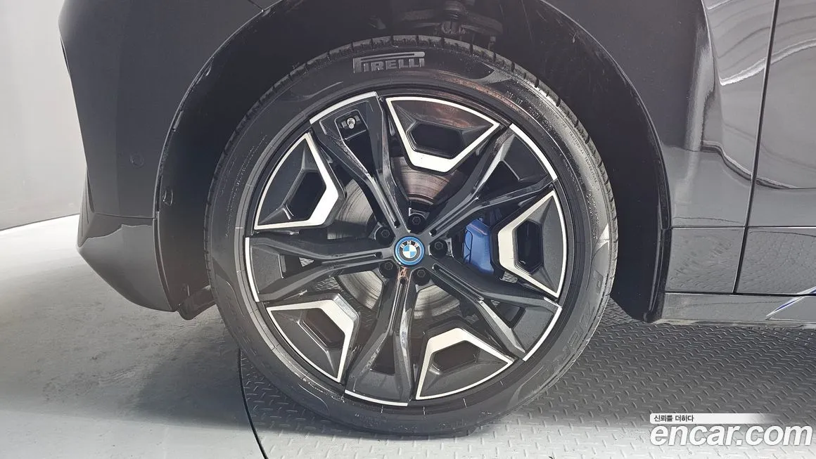 BMW iX — фото 10