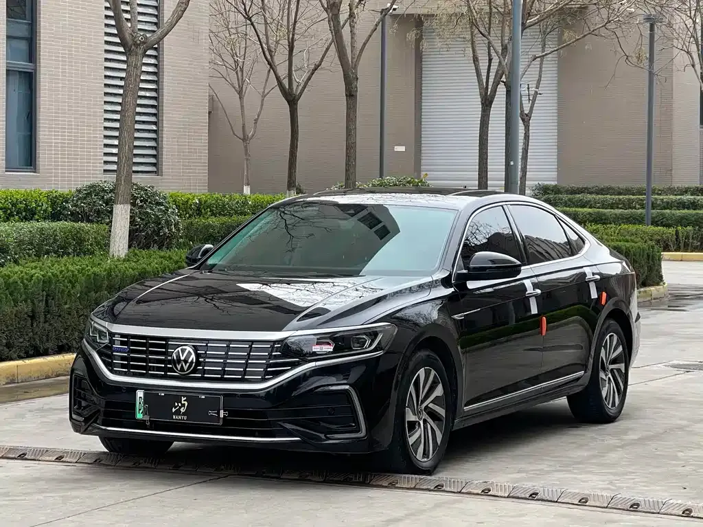 Volkswagen Passat New Energy — фото 1