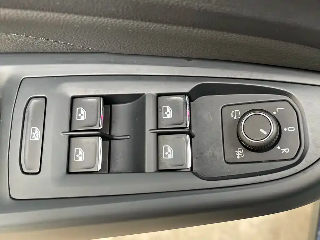 Volkswagen Passat New Energy — фото 5
