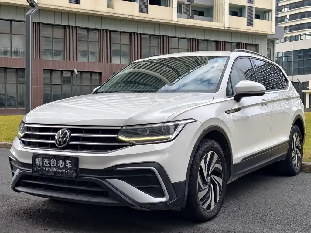 Volkswagen Tiguan L — фото 1