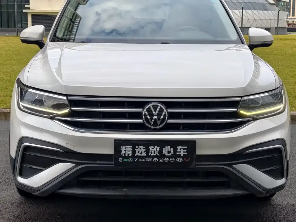 Volkswagen Tiguan L — фото 4