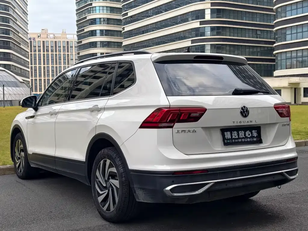 Volkswagen Tiguan L — фото 6