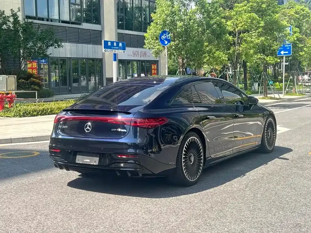 Mercedes-Benz EQS AMG — фото 4