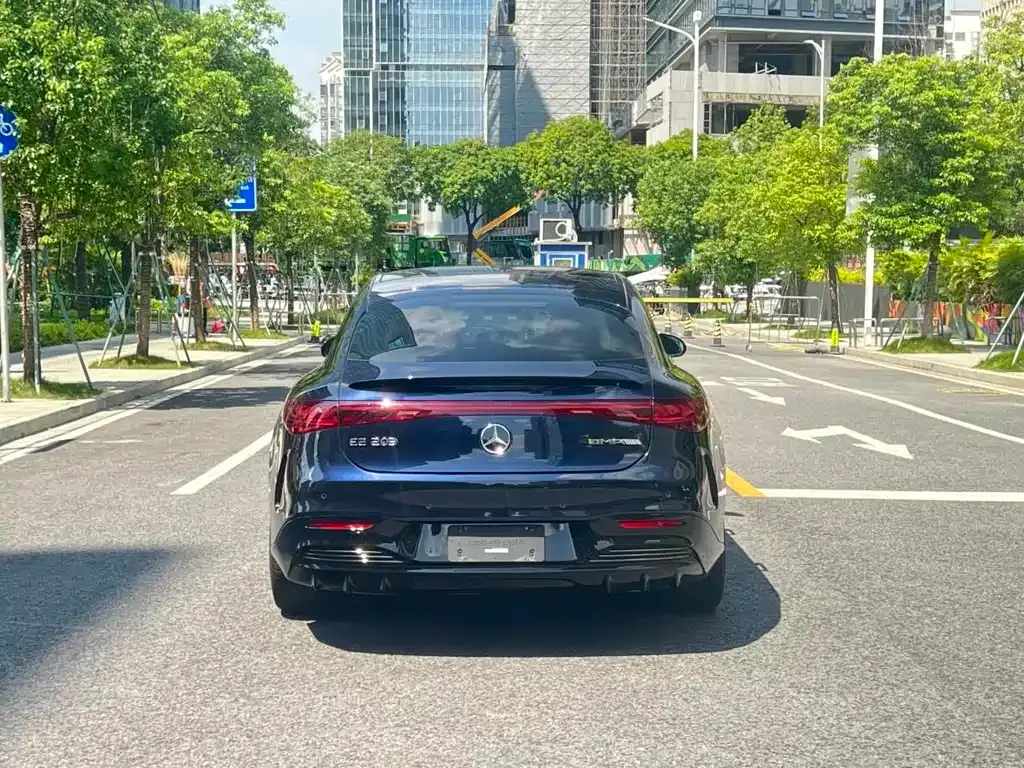 Mercedes-Benz EQS AMG — фото 10