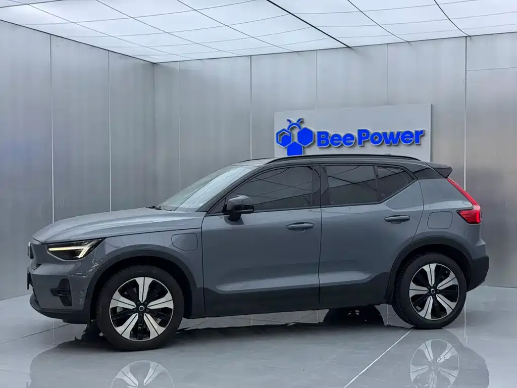 Volvo XC40 NEV — фото 3