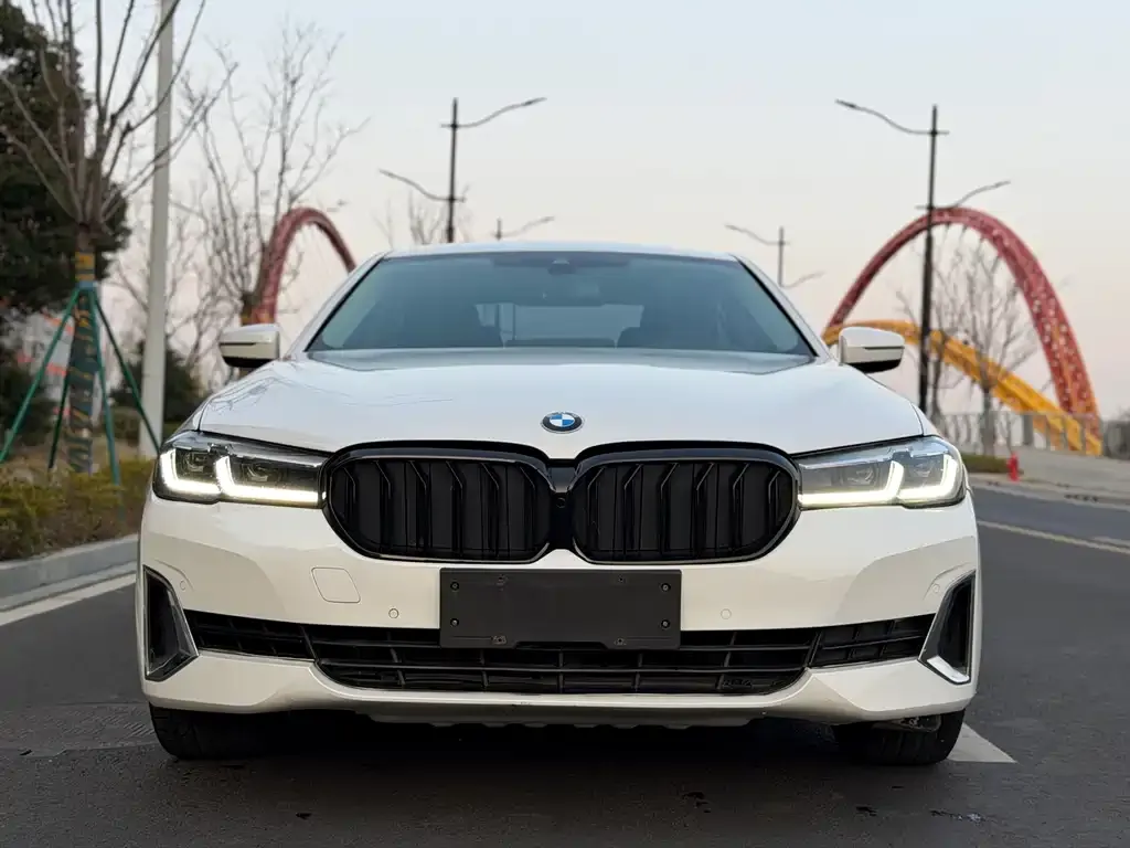 BMW 5 Series — фото 1