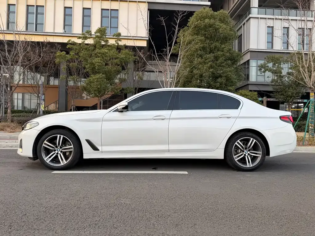 BMW 5 Series — фото 10