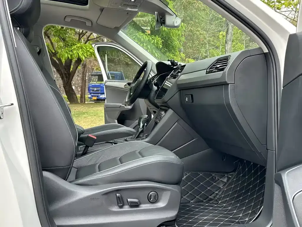 Volkswagen Tiguan L New Energy — фото 2