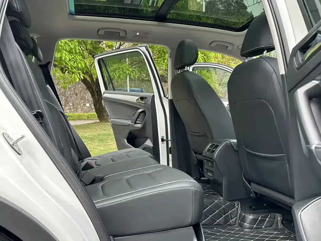 Volkswagen Tiguan L New Energy — фото 3