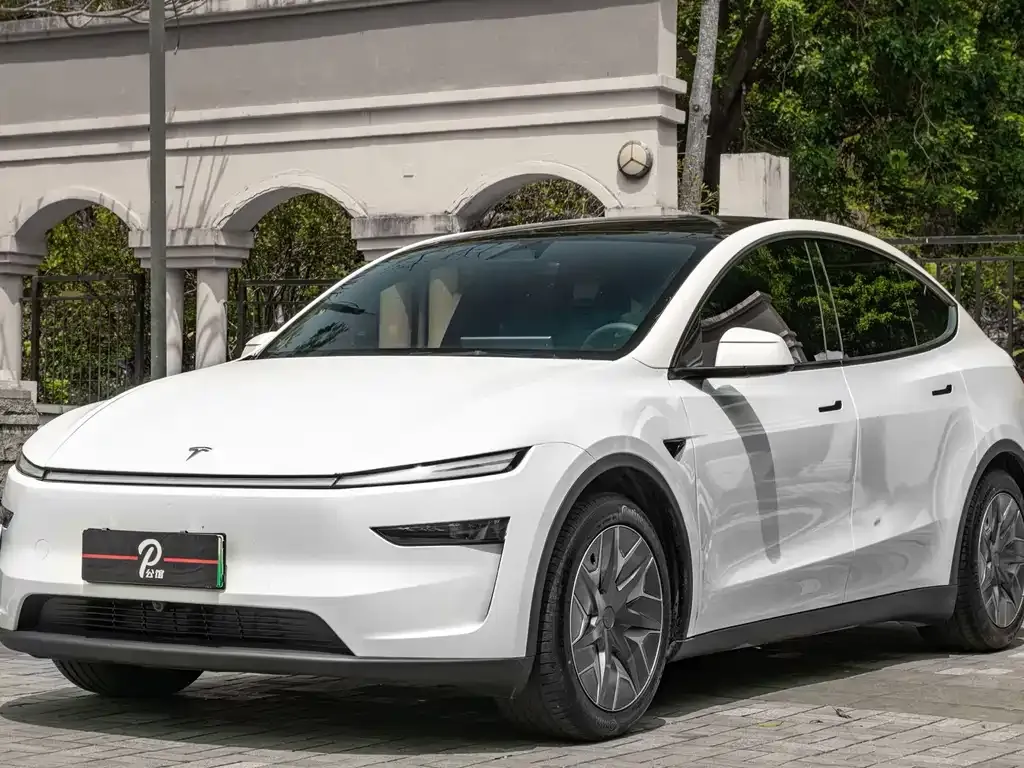 Tesla Model Y L — фото 9