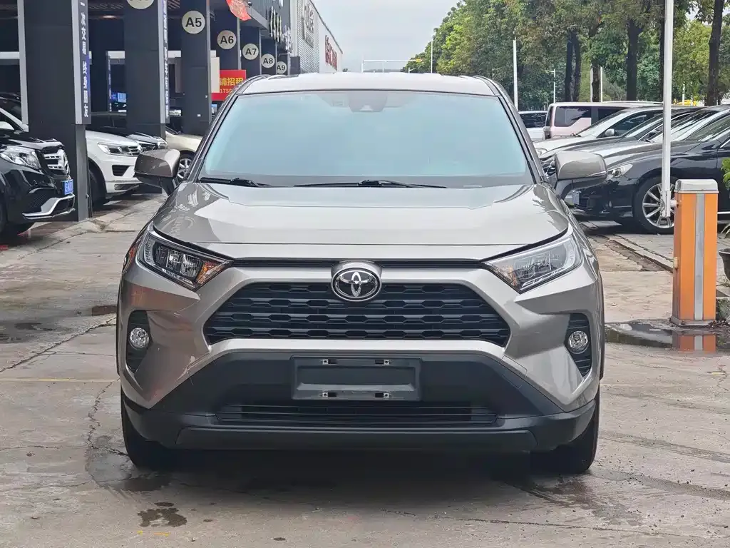 Toyota RAV4 — фото 6