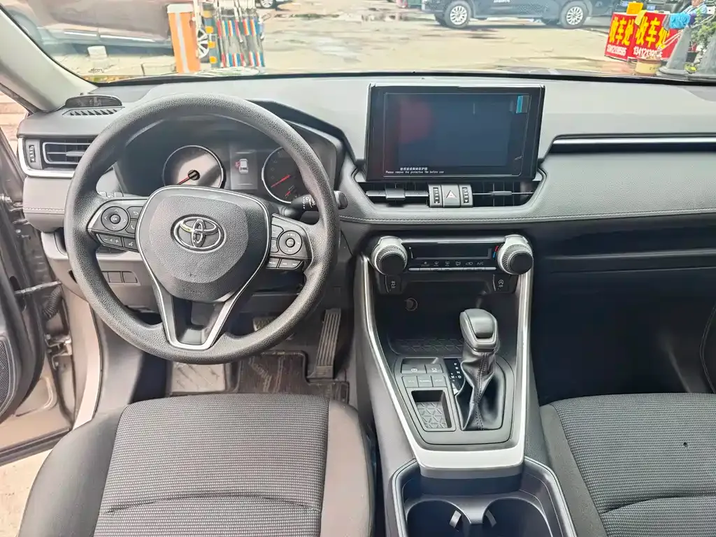 Toyota RAV4 — фото 3