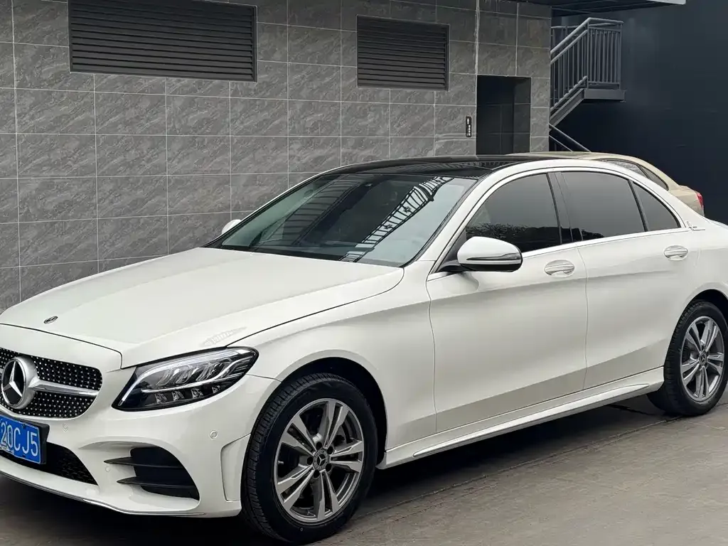 Mercedes-Benz C-Class — фото 1