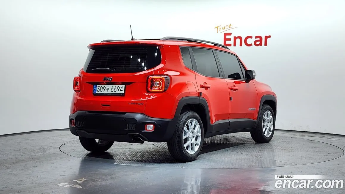 Jeep Renegade — фото 10