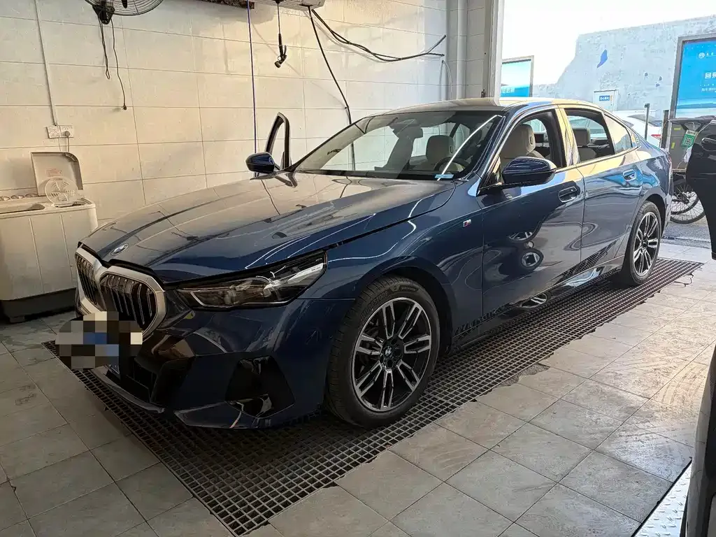 BMW 5 Series (Import) — фото 1