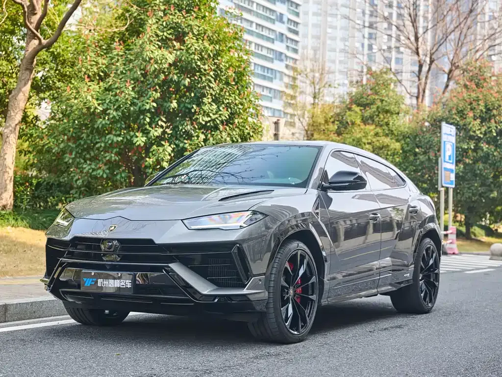 Lamborghini Urus — фото 1