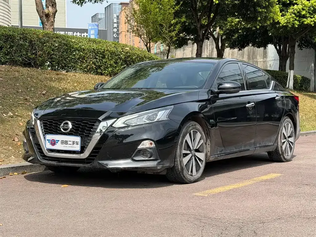 Nissan Teana — фото 1