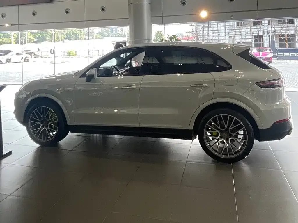Porsche Cayenne Hybrid — фото 7