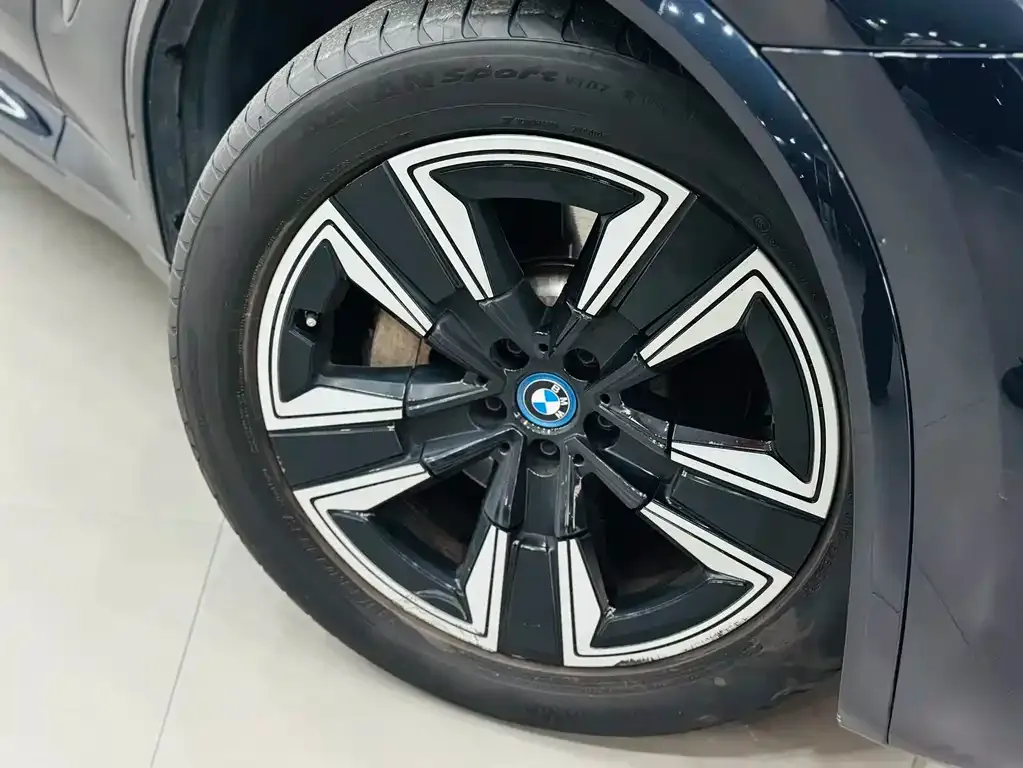 BMW iX3 — фото 5