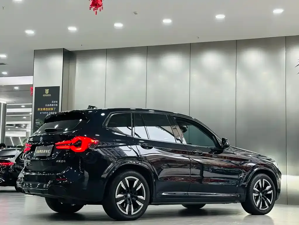 BMW iX3 — фото 3
