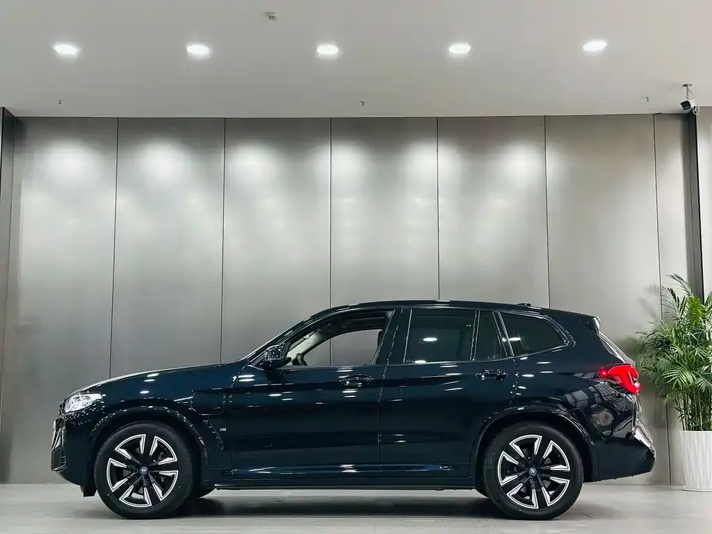 BMW iX3 — фото 2