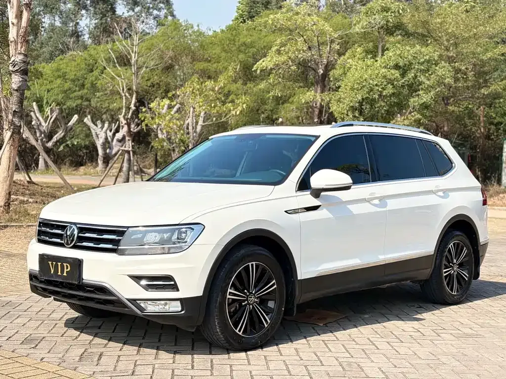 Volkswagen Tiguan L — фото 1
