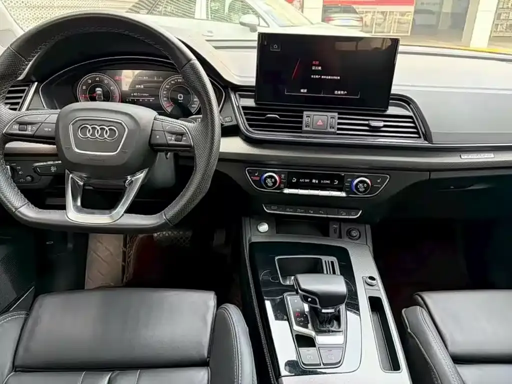 Audi Q5L — фото 3