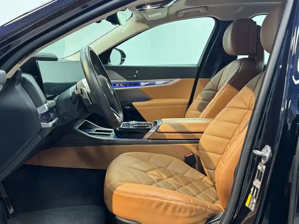 BMW i7 — фото 10