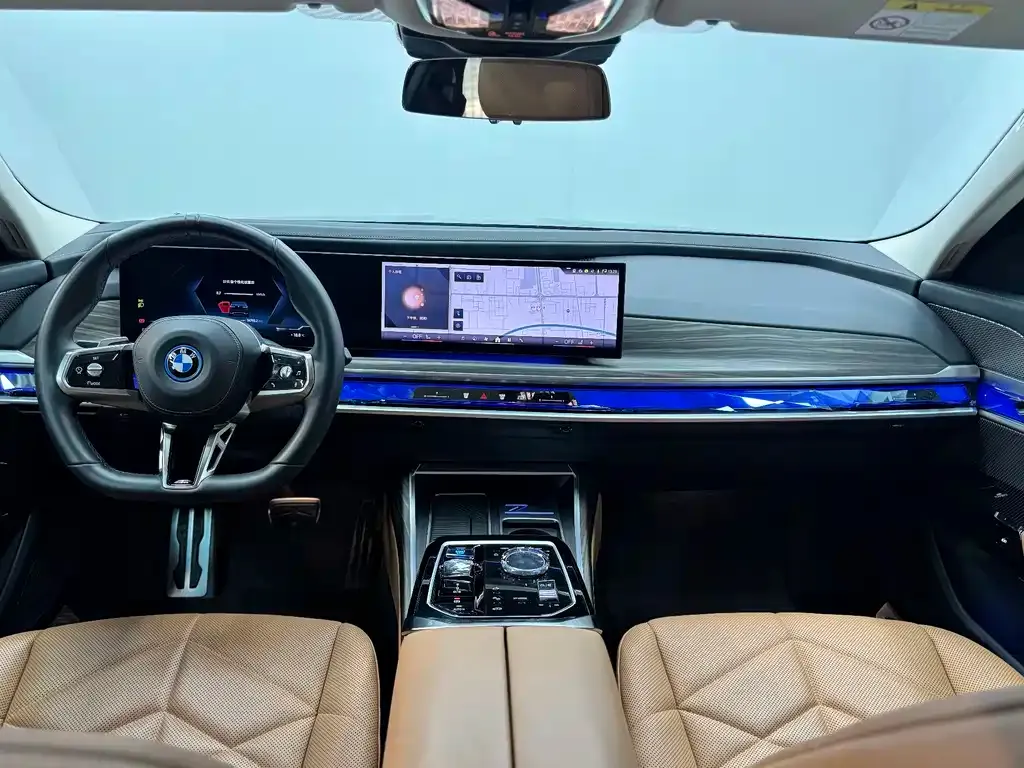BMW i7 — фото 8