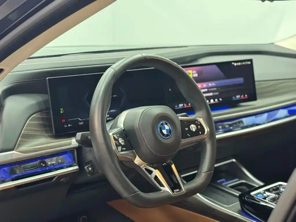 BMW i7 — фото 7