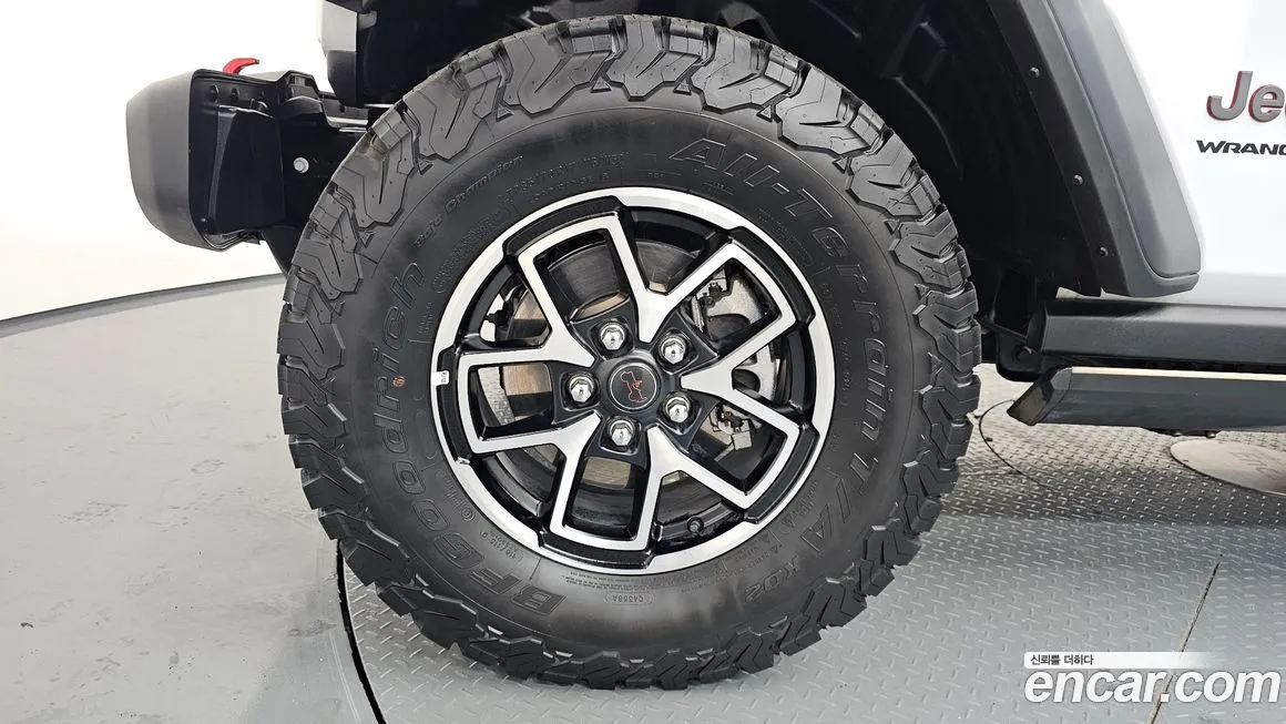 Jeep Wrangler — фото 9
