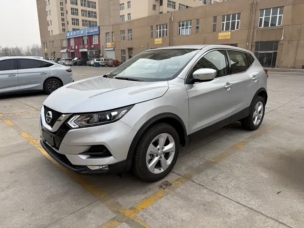 Nissan Qashqai — фото 1