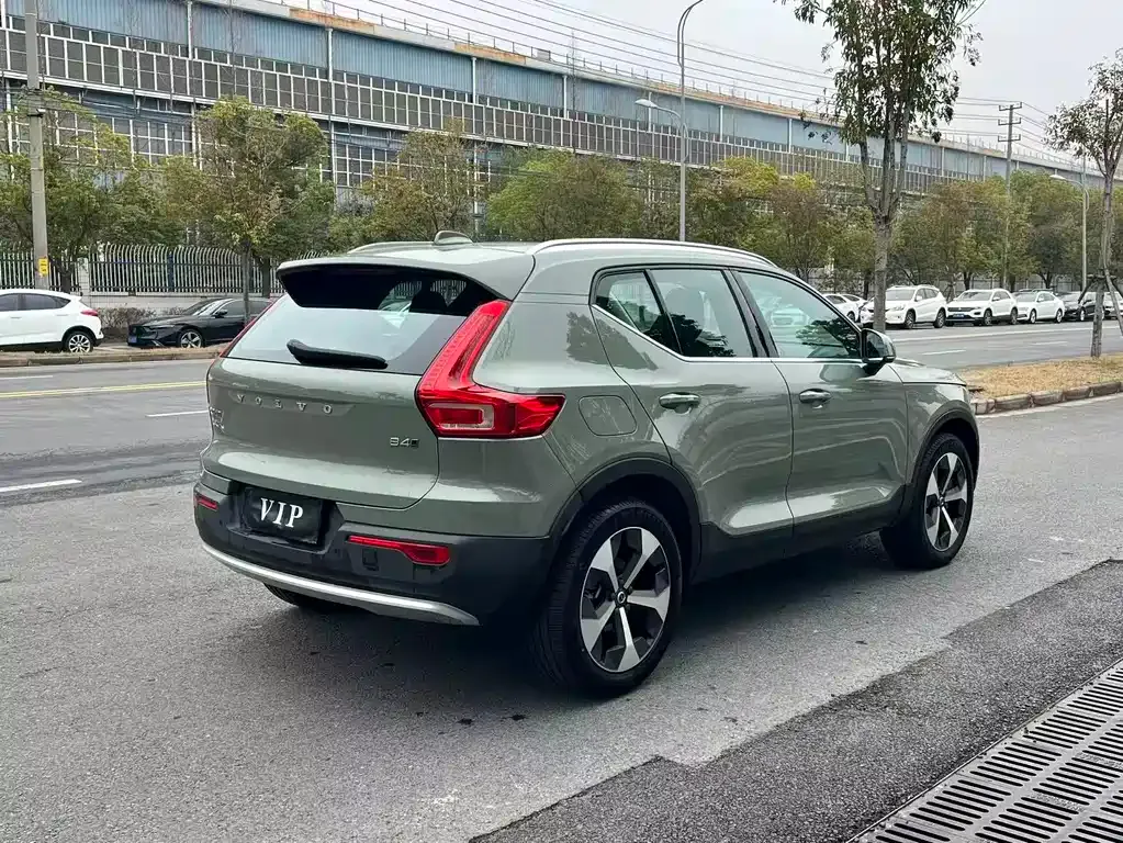 Volvo XC40 — фото 5