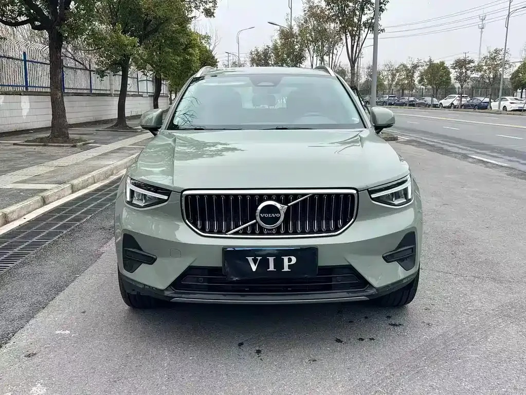 Volvo XC40 — фото 9