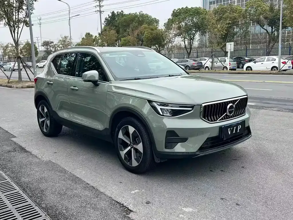 Volvo XC40 — фото 3