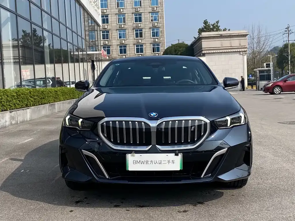 BMW i5 — фото 9