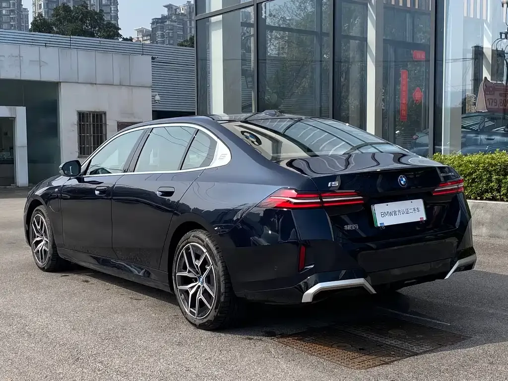 BMW i5 — фото 10